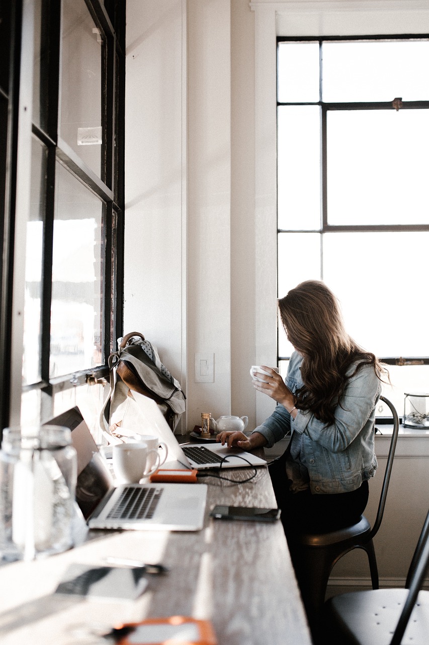 Solutions for Organizing Your Woman’s Briefcase: Stay Clutter-Free